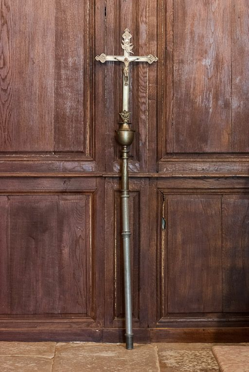Croix de procession : vue d'ensemble. © Pierre-Marie Barbe-Richaud / Région Bourgogne-Franche-Comté, Inventaire du patrimoine - 2015