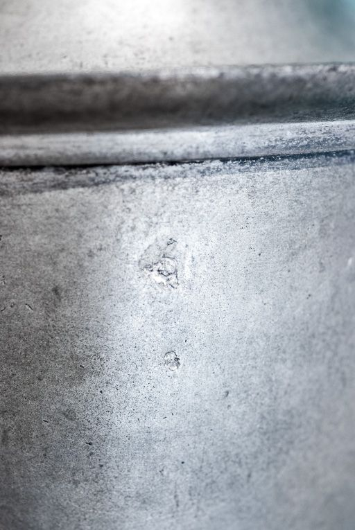 Croix de procession : détail (poinçon effacé ?). © Pierre-Marie Barbe-Richaud / Région Bourgogne-Franche-Comté, Inventaire du patrimoine - 2015