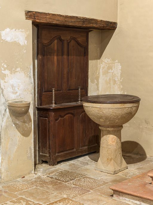 Vue d'ensemble des fonts baptismaux, avec couvercle. © Pierre-Marie Barbe-Richaud / Région Bourgogne-Franche-Comté, Inventaire du patrimoine - 2015