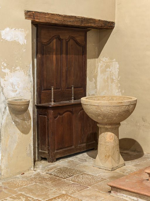 Vue d'ensemble des fonts baptismaux, sans couvercle. © Pierre-Marie Barbe-Richaud / Région Bourgogne-Franche-Comté, Inventaire du patrimoine - 2015