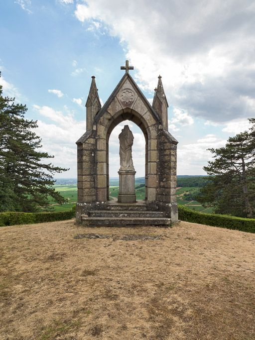 Vue d'ensemble, en direction de la vallée. © Pierre-Marie Barbe-Richaud / Région Bourgogne-Franche-Comté, Inventaire du patrimoine - 2015