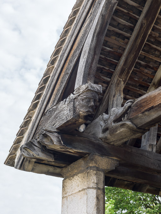 Porche : détail d'un engoulant. © Pierre-Marie Barbe-Richaud / Région Bourgogne-Franche-Comté, Inventaire du patrimoine - 2015