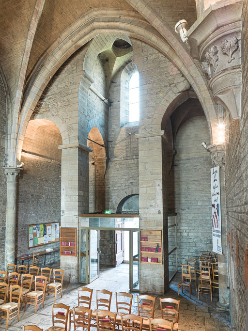 Vue du massif de maçonnerie soutenant le clocher. © Pierre-Marie Barbe-Richaud / Région Bourgogne-Franche-Comté, Inventaire du patrimoine - 2015