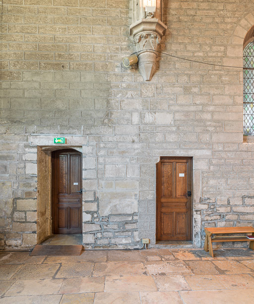 Vue des portes de la sacrisitie, dans le choeur. © Pierre-Marie Barbe-Richaud / Région Bourgogne-Franche-Comté, Inventaire du patrimoine - 2015