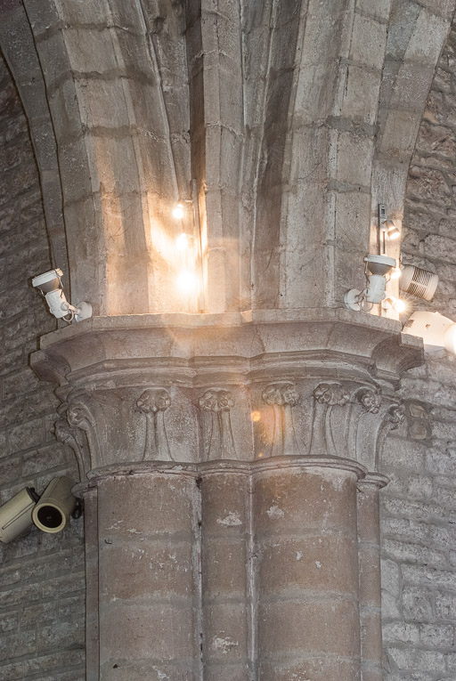 Vue d'un chapiteau d'un pilier de la croisée. © Pierre-Marie Barbe-Richaud / Région Bourgogne-Franche-Comté, Inventaire du patrimoine - 2015