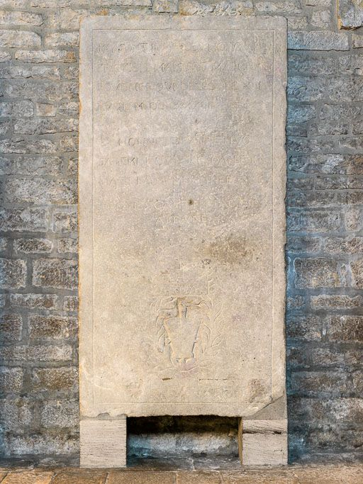 Dalle n°14. © Pierre-Marie Barbe-Richaud / Région Bourgogne-Franche-Comté, Inventaire du patrimoine - 2015