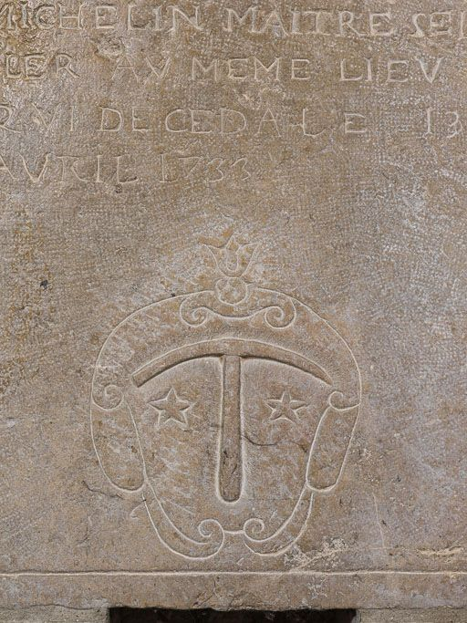 Dalle n°19 : décor. © Pierre-Marie Barbe-Richaud / Région Bourgogne-Franche-Comté, Inventaire du patrimoine - 2015