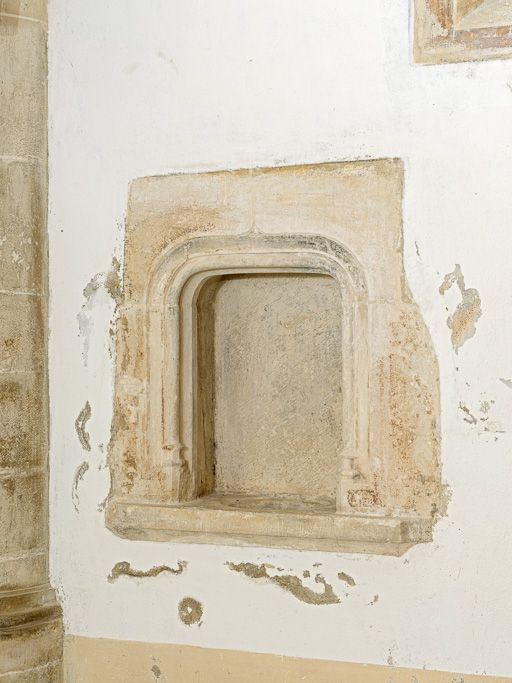 Vue du lavabo situé dans le mur sud de la nef. © Pierre-Marie Barbe-Richaud / Région Bourgogne-Franche-Comté, Inventaire du patrimoine - 2015