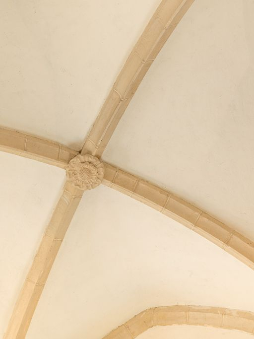 Vue d'une clé de voûte de la nef (travée ouest). © Pierre-Marie Barbe-Richaud / Région Bourgogne-Franche-Comté, Inventaire du patrimoine - 2015