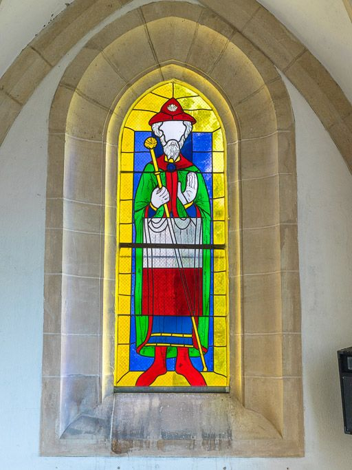 Vue d'ensemble de la verrière représentant saint Jacques. © Pierre-Marie Barbe-Richaud / Région Bourgogne-Franche-Comté, Inventaire du patrimoine - 2015