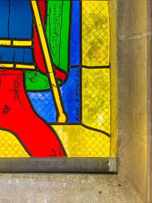 Verrière représentant saint Jacques : détail de la signature et de la date. © Pierre-Marie Barbe-Richaud / Région Bourgogne-Franche-Comté, Inventaire du patrimoine - 2015