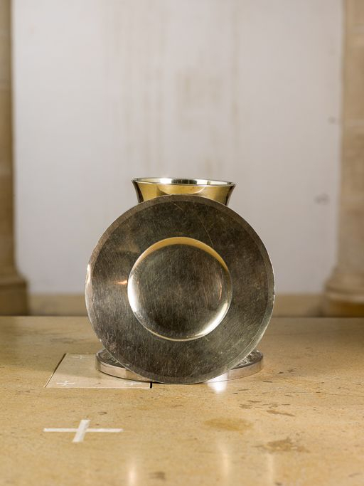 Vue de la face supérieure de la patène. © Pierre-Marie Barbe-Richaud / Région Bourgogne-Franche-Comté, Inventaire du patrimoine - 2015