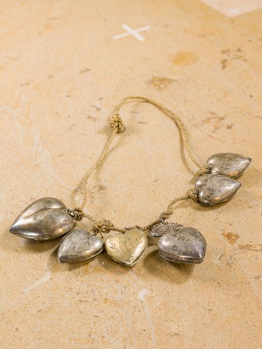 Vue d'ensemble d'ex-votos. © Pierre-Marie Barbe-Richaud / Région Bourgogne-Franche-Comté, Inventaire du patrimoine - 2015