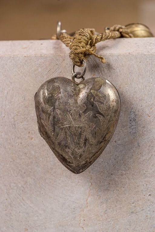 Ex-voto "Coeur de Marie". © Pierre-Marie Barbe-Richaud / Région Bourgogne-Franche-Comté, Inventaire du patrimoine - 2015