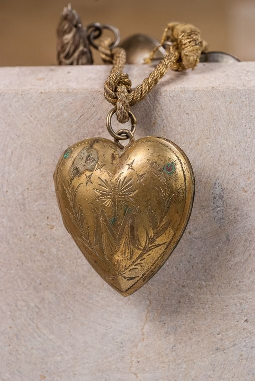 Ex-voto "Coeur de Marie". © Pierre-Marie Barbe-Richaud / Région Bourgogne-Franche-Comté, Inventaire du patrimoine - 2015