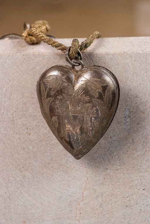Ex-voto "Coeur de Marie". © Pierre-Marie Barbe-Richaud / Région Bourgogne-Franche-Comté, Inventaire du patrimoine - 2015