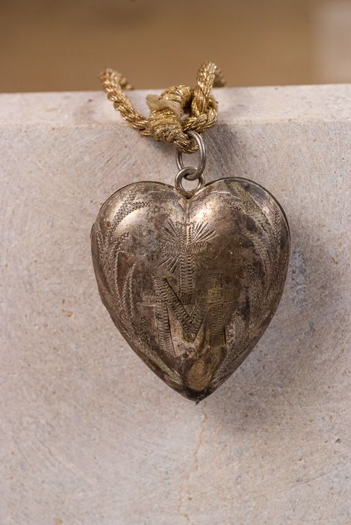 Ex-voto "Coeur de Marie". © Pierre-Marie Barbe-Richaud / Région Bourgogne-Franche-Comté, Inventaire du patrimoine - 2015