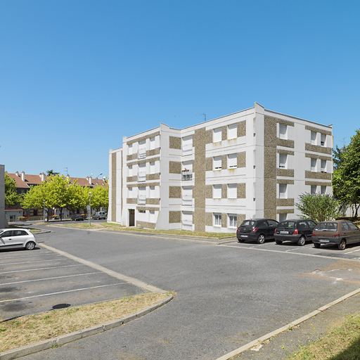 Bâtiment 26, façades antérieure et latérale. © Thierry Kuntz / Région Bourgogne-Franche-Comté, Inventaire du patrimoine - 2015