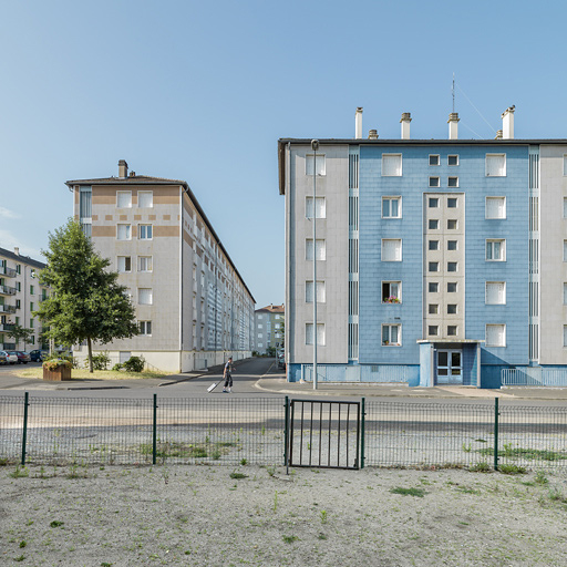 Bâtiment E, façades latérale et postérieure ; bâtiment I façade antérieure. © Thierry Kuntz / Région Bourgogne-Franche-Comté, Inventaire du patrimoine - 2015
