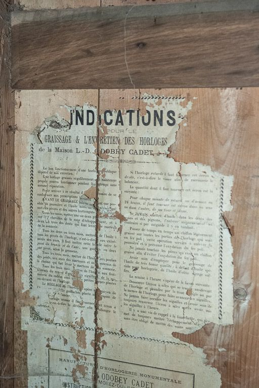 Détail des indications pour l'entretien des horloges. © Pierre-Marie Barbe-Richaud / Région Bourgogne-Franche-Comté, Inventaire du patrimoine - 2016
