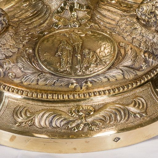 Détail du décor du pied du calice. © Pierre-Marie Barbe-Richaud / Région Bourgogne-Franche-Comté, Inventaire du patrimoine - 2016