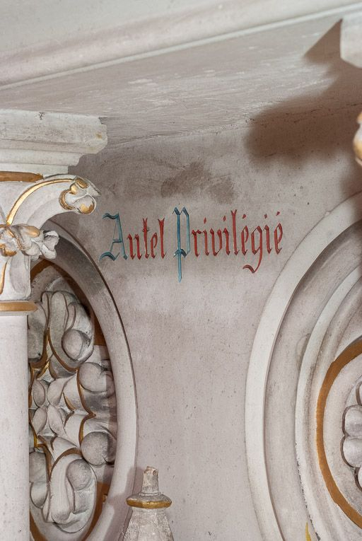 Inscription : "Autel Privilégié". © Pierre-Marie Barbe-Richaud / Région Bourgogne-Franche-Comté, Inventaire du patrimoine - 2016
