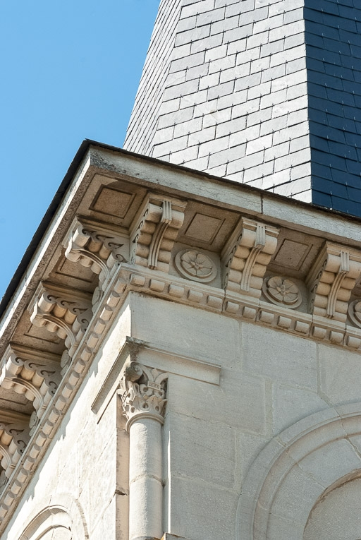 Clocher, détail des modillons. © Pierre-Marie Barbe-Richaud / Région Bourgogne-Franche-Comté, Inventaire du patrimoine - 2016