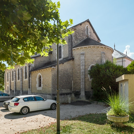 Vue de trois quarts, côté chevet. © Pierre-Marie Barbe-Richaud / Région Bourgogne-Franche-Comté, Inventaire du patrimoine - 2016