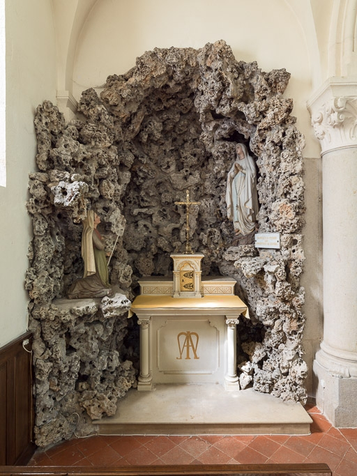 Détail de la chapelle du collatéral gauche, la grotte de Lourdes. © Pierre-Marie Barbe-Richaud / Région Bourgogne-Franche-Comté, Inventaire du patrimoine - 2016