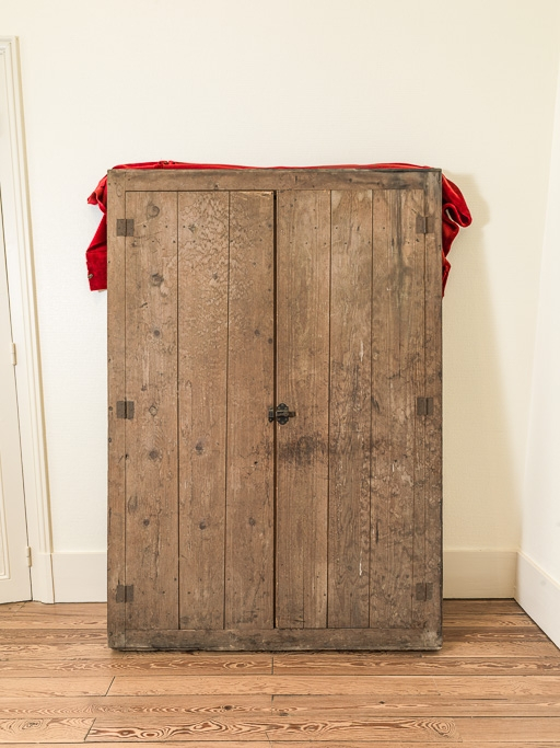 Armoire contenant la bannière. © Pierre-Marie Barbe-Richaud / Région Bourgogne-Franche-Comté, Inventaire du patrimoine - 2016