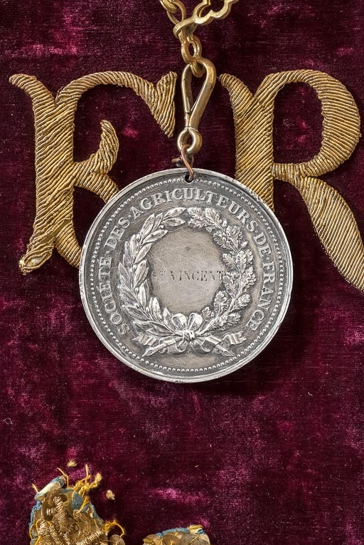 Détail de la médaille. © Pierre-Marie Barbe-Richaud / Région Bourgogne-Franche-Comté, Inventaire du patrimoine - 2016