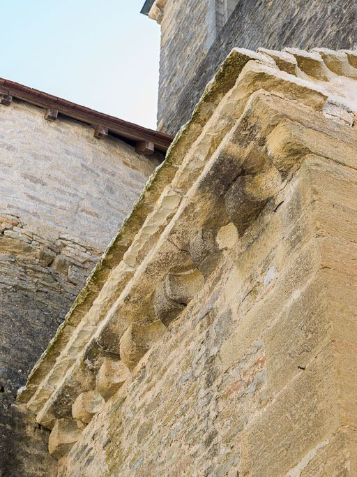 Elévation nord-est, détail des corniches. © Pierre-Marie Barbe-Richaud / Région Bourgogne-Franche-Comté, Inventaire du patrimoine - 2016