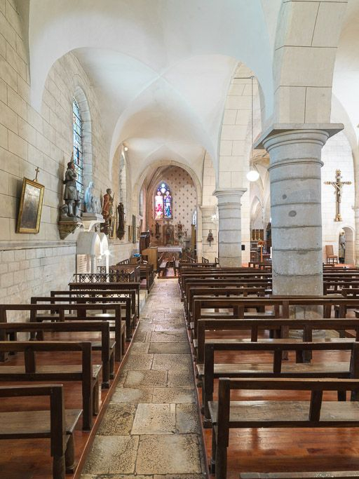 Collatéral nord : rangées de bancs. © Pierre-Marie Barbe-Richaud / Région Bourgogne-Franche-Comté, Inventaire du patrimoine - 2016