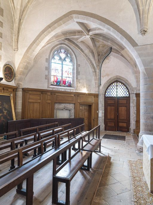 Deuxième travée sud du déambulatoire et porte de la sacristie. © Pierre-Marie Barbe-Richaud / Région Bourgogne-Franche-Comté, Inventaire du patrimoine - 2016