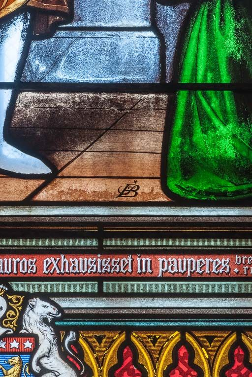 Détail de la signature de Besnard sur le vitrail de Saint Louis. © Pierre-Marie Barbe-Richaud / Région Bourgogne-Franche-Comté, Inventaire du patrimoine - 2016 Détail de la signature de Besnard sur le vitrail de Saint Louis. © Pierre-Marie Barbe-Richaud / Région Bourgogne-Franche-Comté, Inventaire du patrimoine - 2016