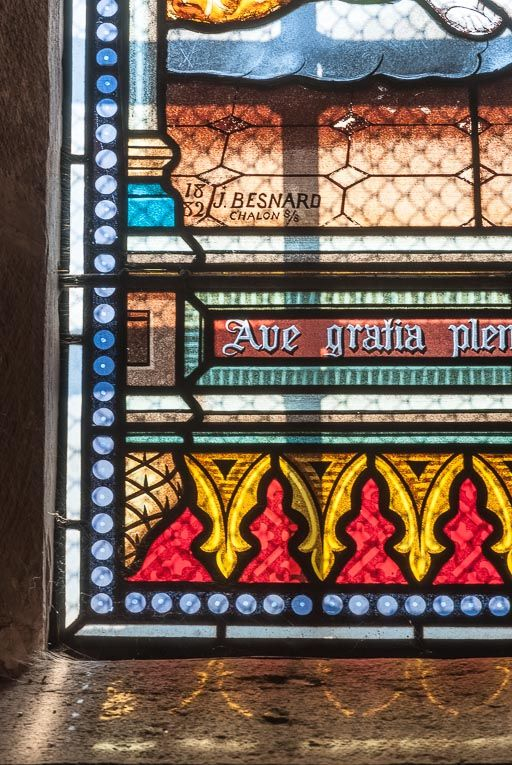 Détail de la signature sur l'Annonciation. © Pierre-Marie Barbe-Richaud / Région Bourgogne-Franche-Comté, Inventaire du patrimoine - 2016 Détail de la signature sur l'Annonciation. © Pierre-Marie Barbe-Richaud / Région Bourgogne-Franche-Comté, Inventaire du patrimoine - 2016