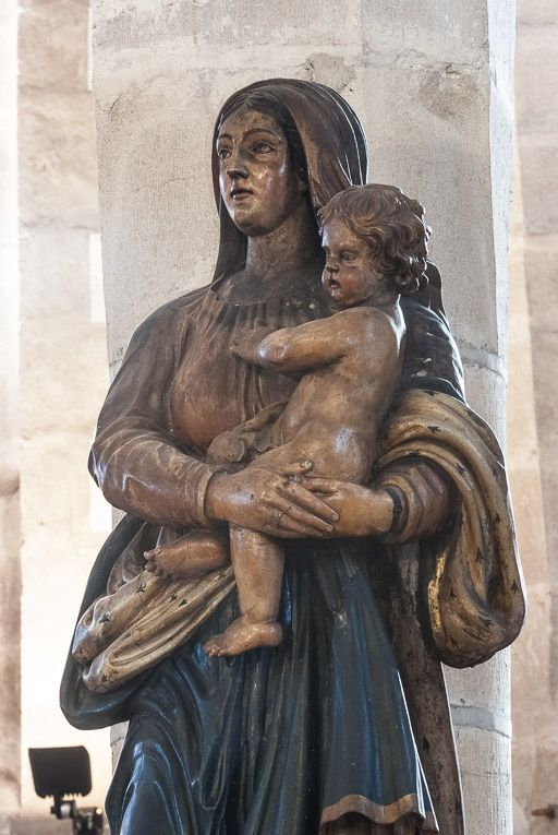 Vierge à l'Enfant : de trois-quarts. © Pierre-Marie Barbe-Richaud / Région Bourgogne-Franche-Comté, Inventaire du patrimoine - 2016 Vierge à l'Enfant : de trois-quarts. © Pierre-Marie Barbe-Richaud / Région Bourgogne-Franche-Comté, Inventaire du patrimoine - 2016