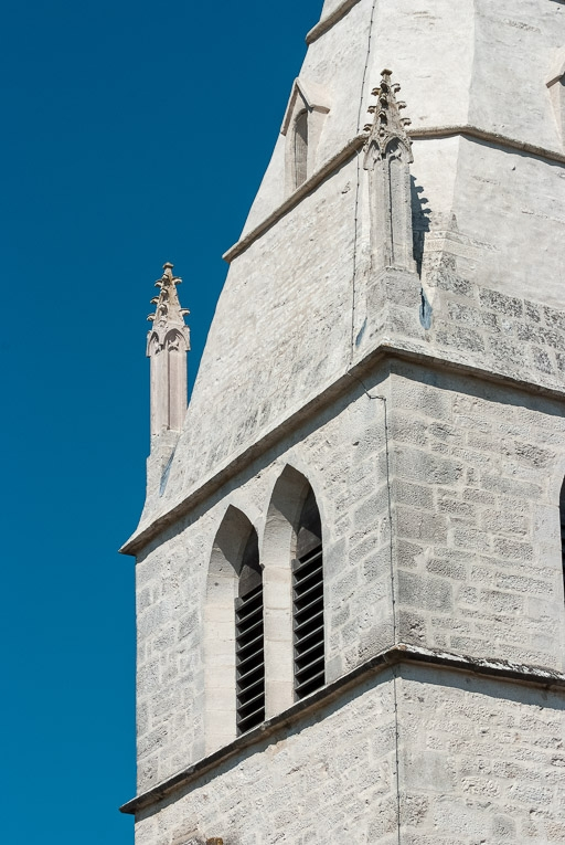 Clocher, détail des baies et des pinacles. © Pierre-Marie Barbe-Richaud / Région Bourgogne-Franche-Comté, Inventaire du patrimoine - 2016