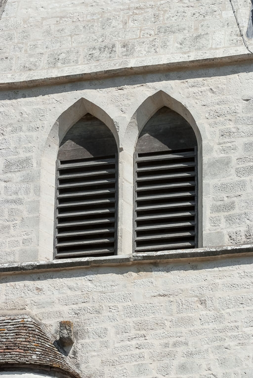 Clocher : détail de deux baies jumelées. © Pierre-Marie Barbe-Richaud / Région Bourgogne-Franche-Comté, Inventaire du patrimoine - 2016
