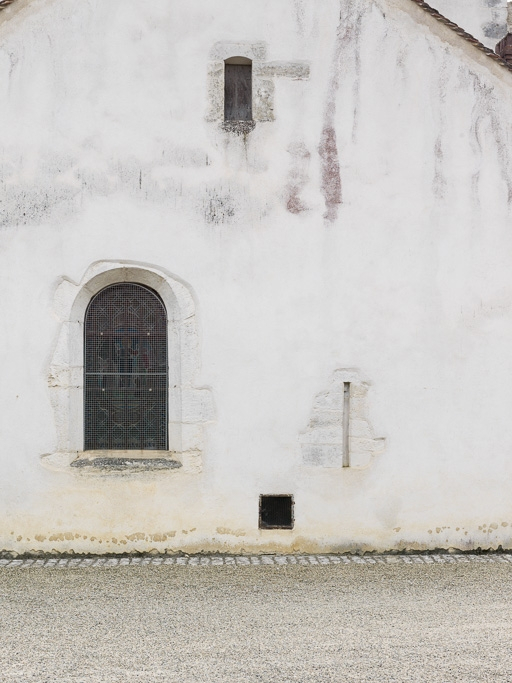 Détail de baies de l'élévation nord. On peut y voir une des deux archères. © Pierre-Marie Barbe-Richaud / Région Bourgogne-Franche-Comté, Inventaire du patrimoine - 2016