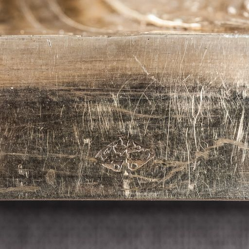 Poinçon sur la base. © Pierre-Marie Barbe-Richaud / Région Bourgogne-Franche-Comté, Inventaire du patrimoine - 2016 Poinçon sur la base. © Pierre-Marie Barbe-Richaud / Région Bourgogne-Franche-Comté, Inventaire du patrimoine - 2016