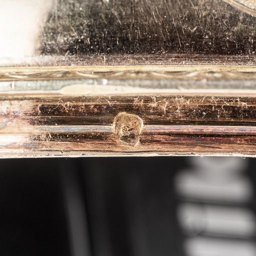 Poinçon sur le couvercle. © Pierre-Marie Barbe-Richaud / Région Bourgogne-Franche-Comté, Inventaire du patrimoine - 2016