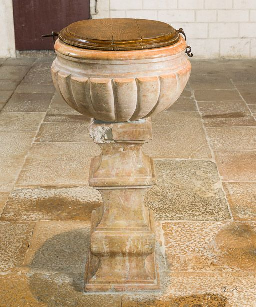 Vue d'ensemble des fonts baptismaux. © Pierre-Marie Barbe-Richaud / Région Bourgogne-Franche-Comté, Inventaire du patrimoine - 2016