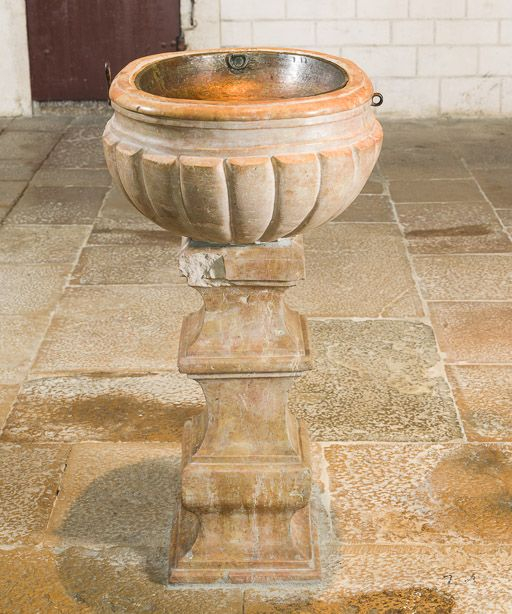 Vue d'ensemble des fonts baptismaux. © Pierre-Marie Barbe-Richaud / Région Bourgogne-Franche-Comté, Inventaire du patrimoine - 2016