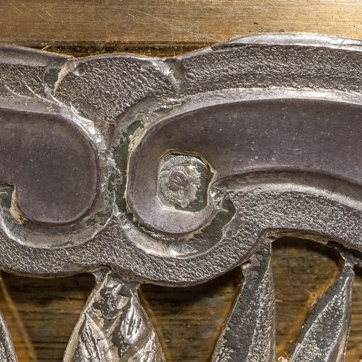 Poinçon de Minerve sur la fausse coupe. © Pierre-Marie Barbe-Richaud / Région Bourgogne-Franche-Comté, Inventaire du patrimoine - 2016 Poinçon de Minerve sur la fausse coupe. © Pierre-Marie Barbe-Richaud / Région Bourgogne-Franche-Comté, Inventaire du patrimoine - 2016