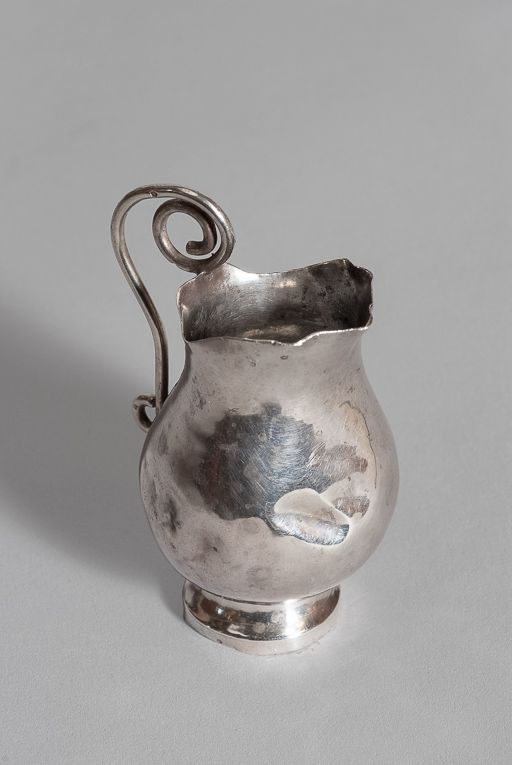 Aiguière de baptême : vue d'ensemble. © Pierre-Marie Barbe-Richaud / Région Bourgogne-Franche-Comté, Inventaire du patrimoine - 2016