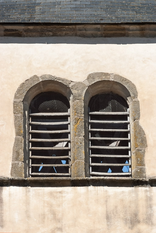 Clocher, détail de deux baies jumelées. © Pierre-Marie Barbe-Richaud / Région Bourgogne-Franche-Comté, Inventaire du patrimoine - 2016