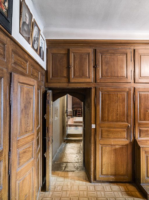 Vue du couloir menant au choeur depuis la sacristie. © Pierre-Marie Barbe-Richaud / Région Bourgogne-Franche-Comté, Inventaire du patrimoine - 2017