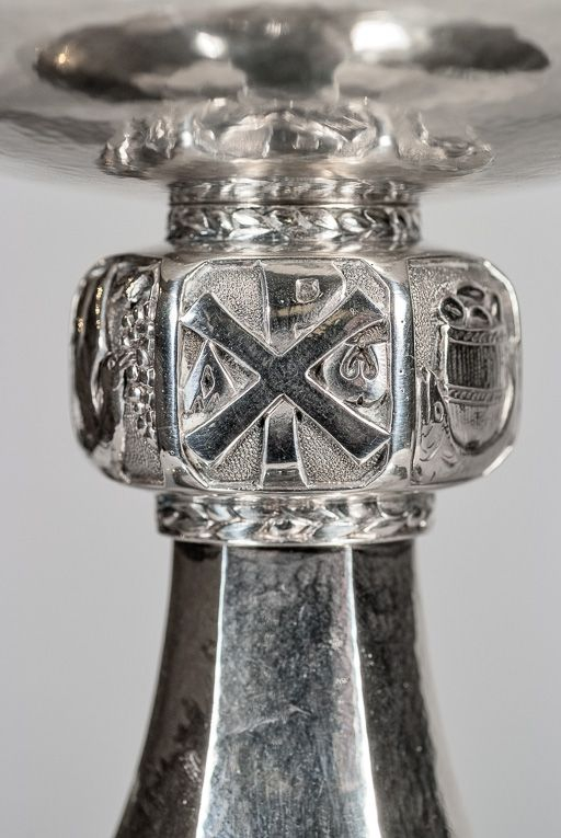 Détail d'une face du noeud du calice : chrisme. © Pierre-Marie Barbe-Richaud / Région Bourgogne-Franche-Comté, Inventaire du patrimoine - 2017