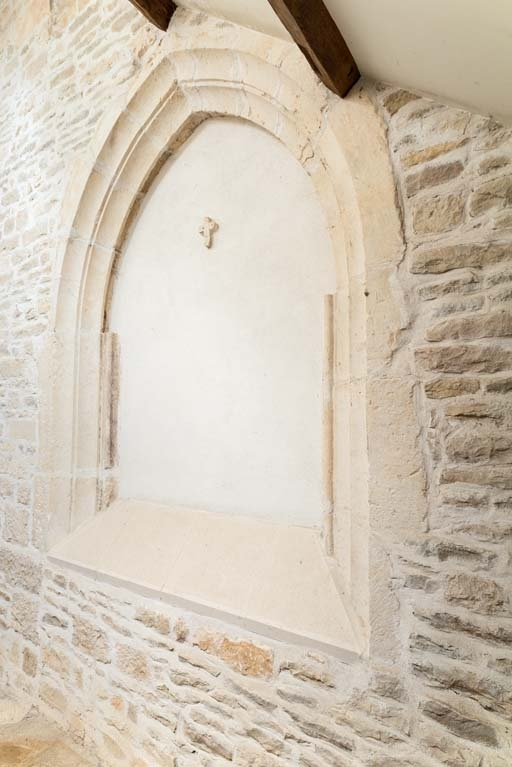 Baie en arc brisé bouchée dans le sas de l'entrée. © Pierre-Marie Barbe-Richaud / Région Bourgogne-Franche-Comté, Inventaire du patrimoine - 2017